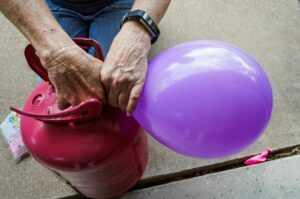 Jak napełnić balony helem?